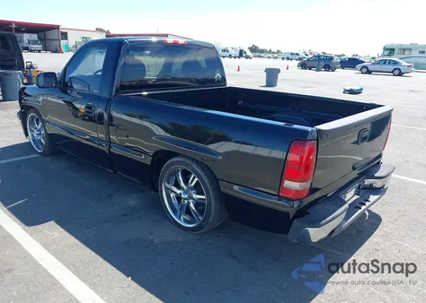 2000 Chevrolet Silverado 1500 Ls z USA, uszkodzony, nr VIN 1GCEC14V4YZ244783